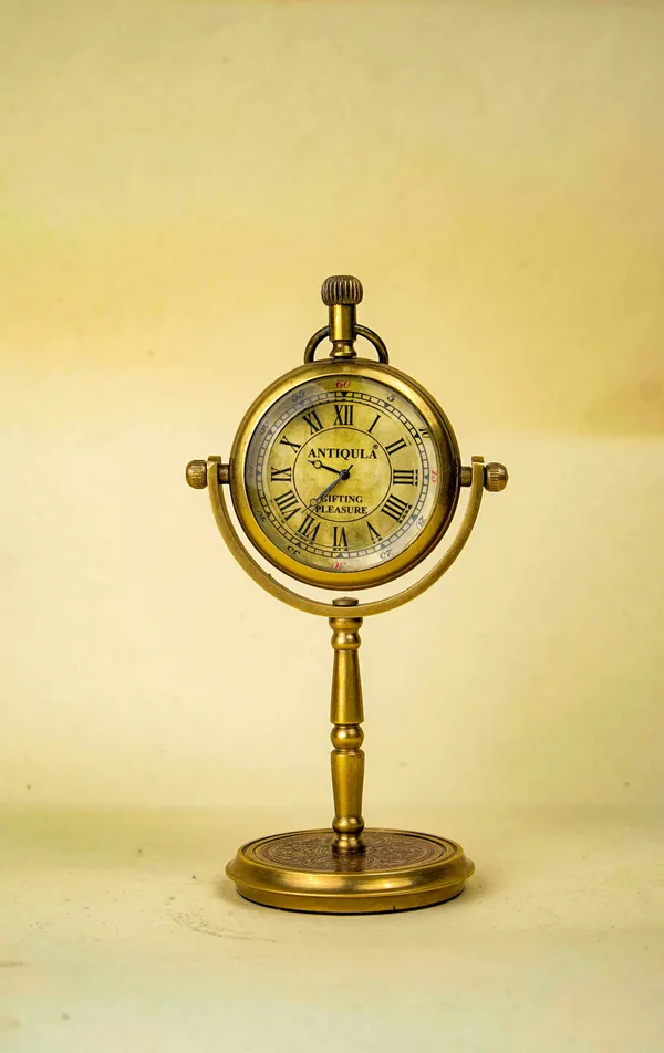 Antiqula_Magnus_6.2_Vintage_Brass_Desk_Clock_With_Engraved_Quote